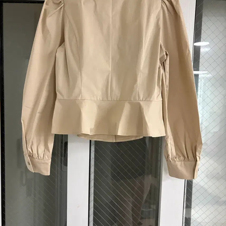 [SOLD OUT] DEWL 스퀘어넥 블라우스 베이지