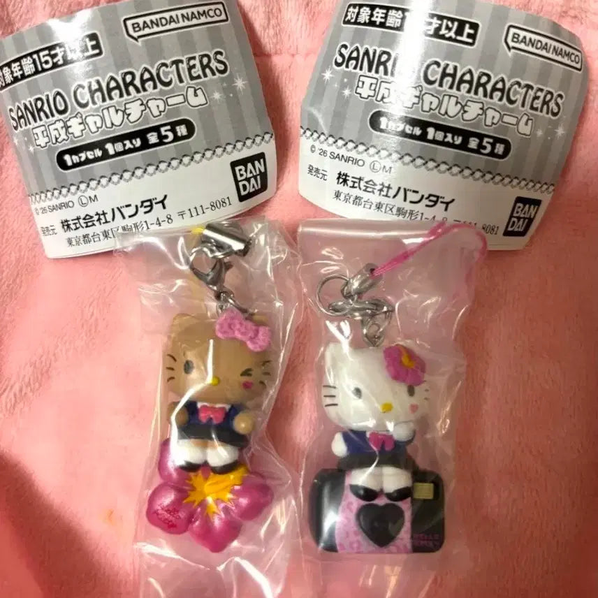 [BUNJANG] Sanrio Heisei Gyaru Tanning Kitty Hello Kitty Gacha Strap Set / 매월 말 출고/산리오) 헤이세이 갸루 태닝키티,헬로키티 가챠 스트랩 세트
