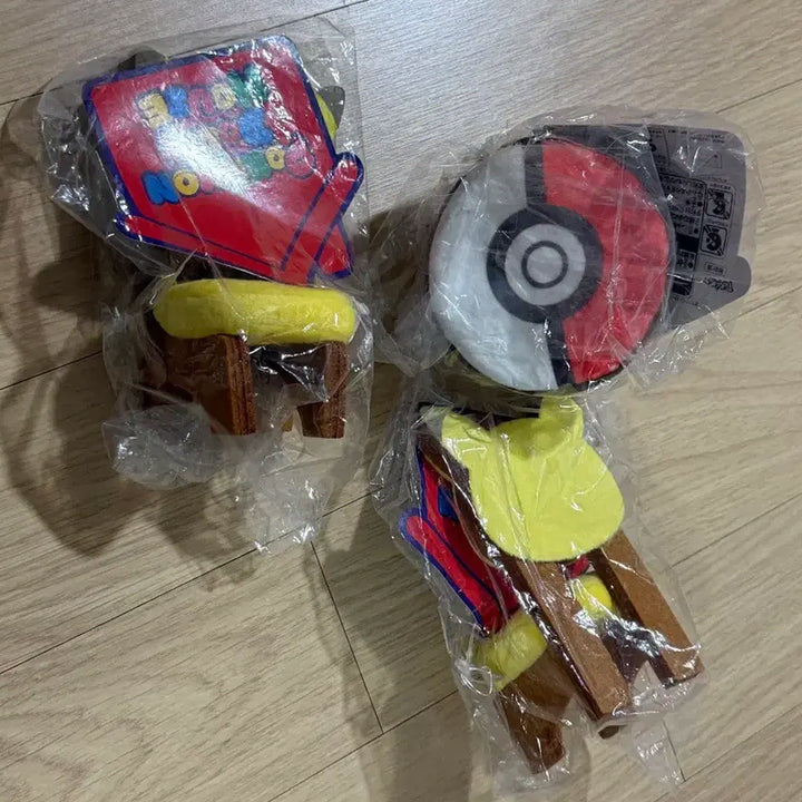 [BUNJANG] Pokemon Center Pokemon Dolls Pikachu Chair &amp; Monster Ball Desk Bundle / 포켓몬센터 포켓몬돌즈 포케돌즈 피카츄 의자, 몬스터볼 책상 일괄