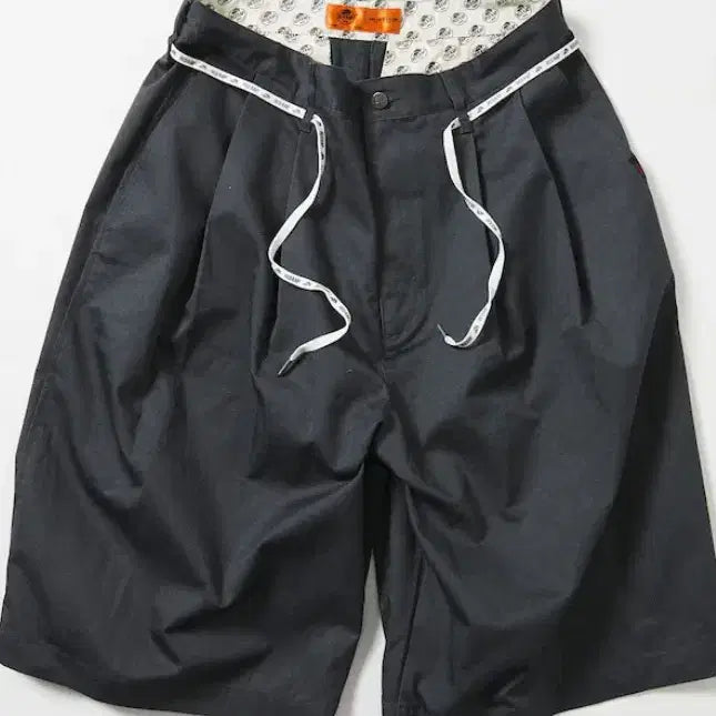 [BUNJANG] Freaks Store x Red Kap Two-Tuck Wide Baggy Shorts / [해외] 프릭스스토어 X 레드캡 투턱 와이드 배기 반바지 26SS