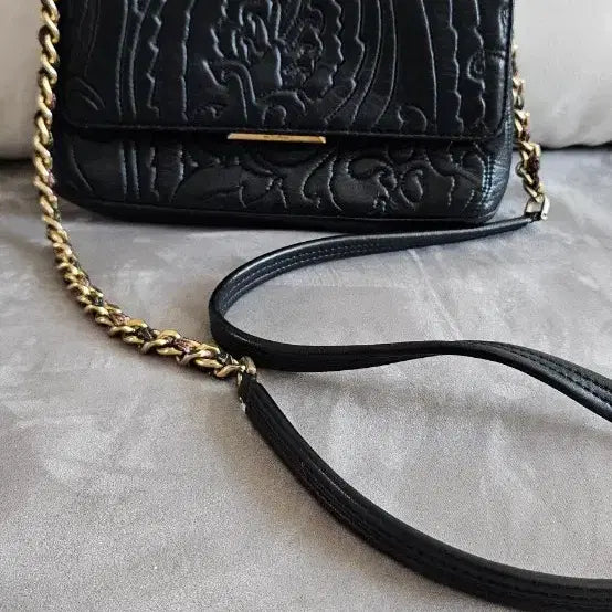 [BUNJANG] Etro Lambskin Embossed Cross Shoulder Bag Black / 에트로 램브킨 엠보싱 크로스 숄더백 블랙