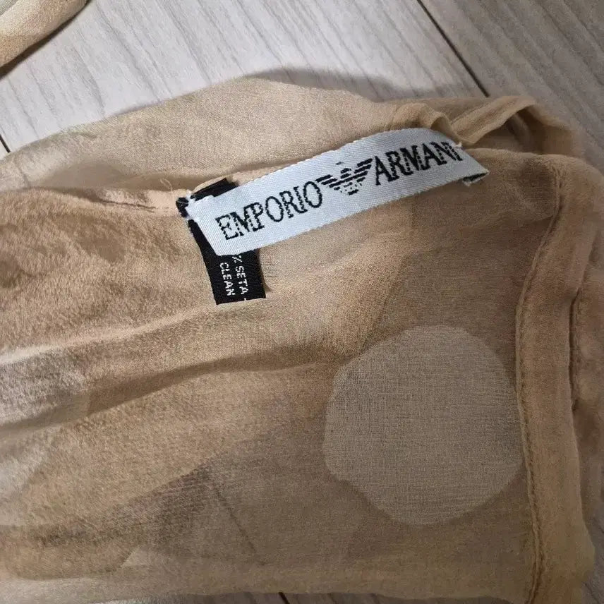 [BUNJANG] Emporio Armani Silk Blend Polka Dot Scarf (Beige) / 엠포리오 아르마니 실크 혼방 도트 스카프 (베이지)