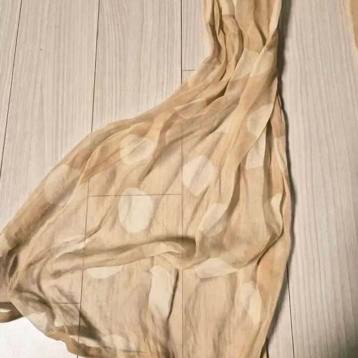[BUNJANG] Emporio Armani Silk Blend Polka Dot Scarf (Beige) / 엠포리오 아르마니 실크 혼방 도트 스카프 (베이지)