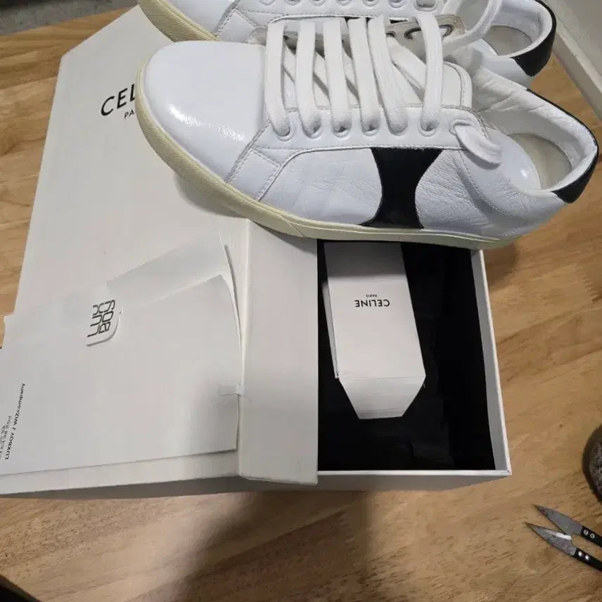 [BUNJANG] Celine Triomphe Leather Sneakers (Full Box) / 셀린느 트리오페 레더 스니커즈 (풀박스)