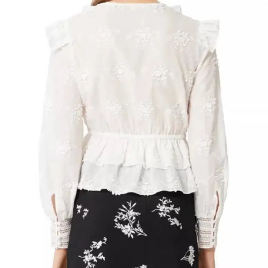 [BUNJANG] Maje Lace V-Neck Blouse / 마쥬 블라우스
