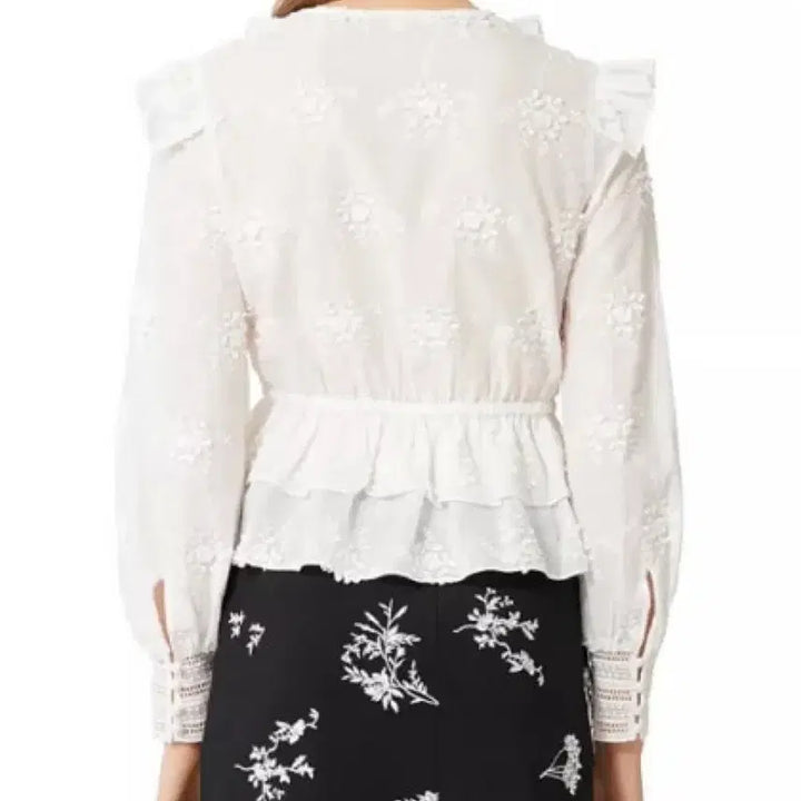 [BUNJANG] Maje Lace V-Neck Blouse / 마쥬 블라우스