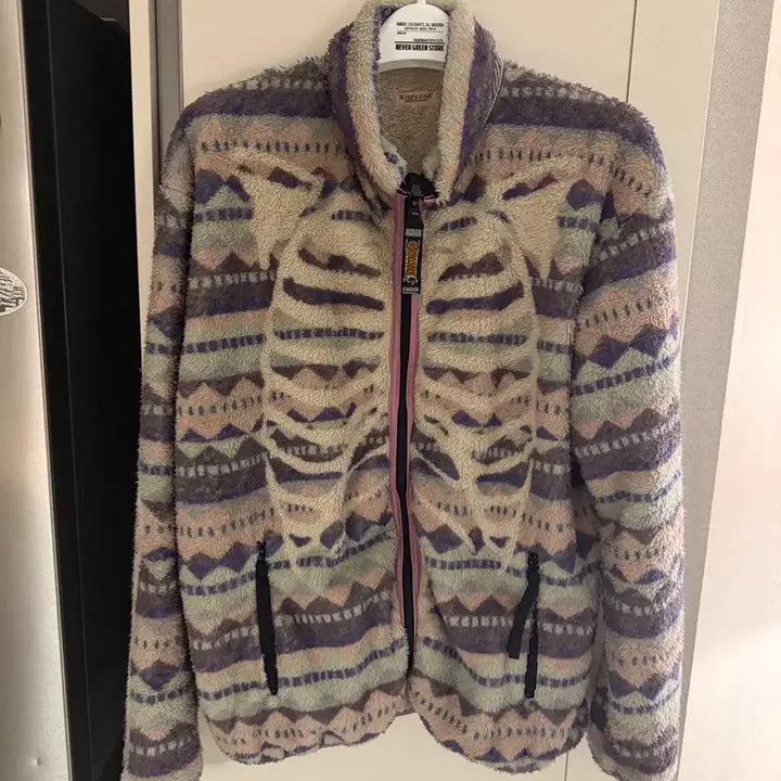 [SOLD OUT] 캐피탈 본 후리스