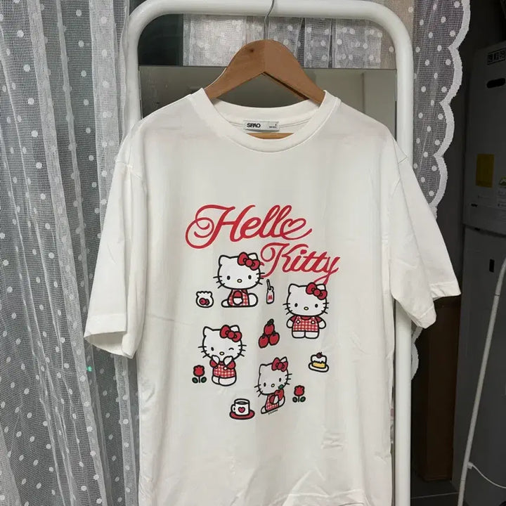 [BUNJANG] SPAO Hello Kitty Short Sleeve T-Shirt Size S / 스파오 헬로키티 반팔티s