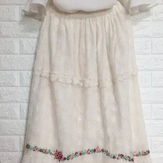 [BUNJANG] Embroidered Lace Skirt and Blouse Set / 예쁜 자수 레이스 치마와 블라우스