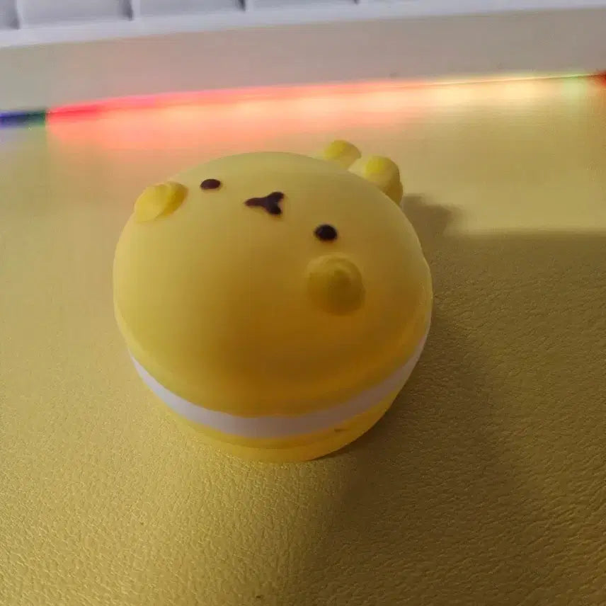 [BUNJANG] Molang Macaron Figure (Yellow) / 몰랑이 마카롱 피규어
