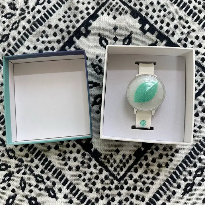 [BUNJANG] Day6 Made Watch Version 1 Official Lightstick / 데이식스 마데워치 버전1 공식 응원봉 라이트밴드 ver.1 마이데이 굿즈