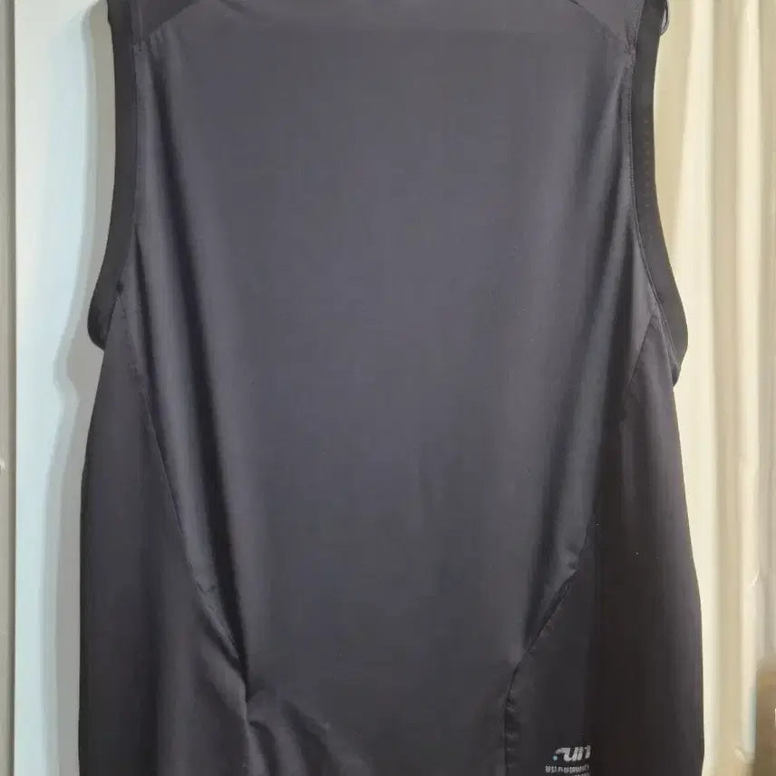 [BUNJANG] Descente Black Sleeveless T-Shirt (L) / 데상트 블랙 민소매 티셔츠 L사이즈