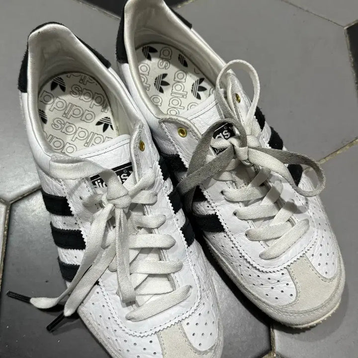 [BUNJANG] Adidas Japan Cloud White Sneakers / 아디다스  재팬 클라우드 화이트