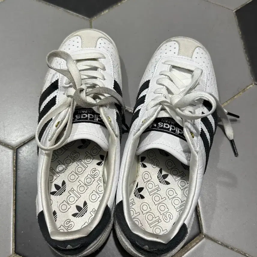 [BUNJANG] Adidas Japan Cloud White Sneakers / 아디다스  재팬 클라우드 화이트