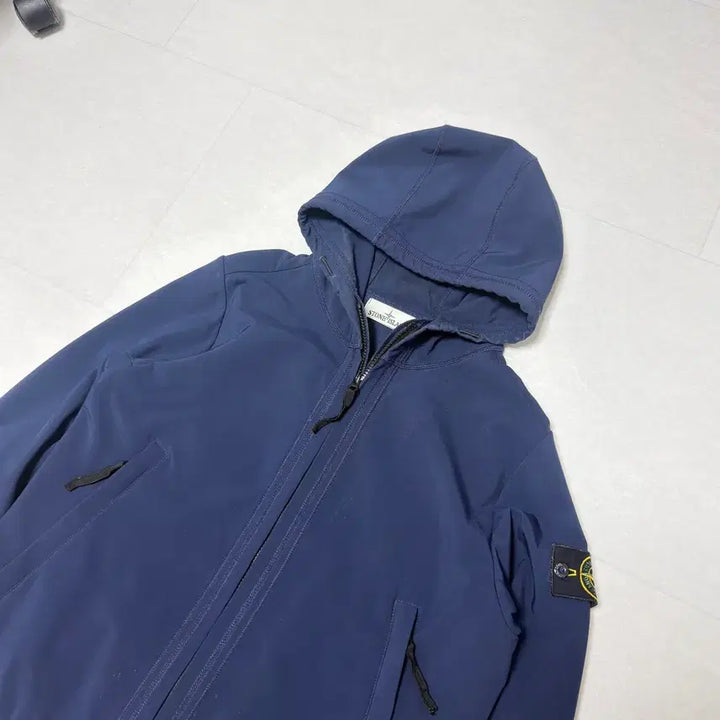 [BUNJANG] Stone Island Light Soft Shell Jacket Blue / [표기XL 실측L] 스톤아일랜드 라이트 소프트쉘 바람막이 자켓 블루