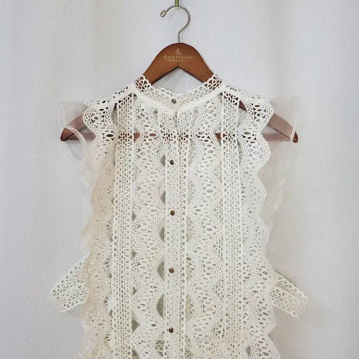 [BUNJANG] AweSom Crochet Lace Vest Free Size / (새제품)AweSom어썸 크로셰 레이스조끼 free