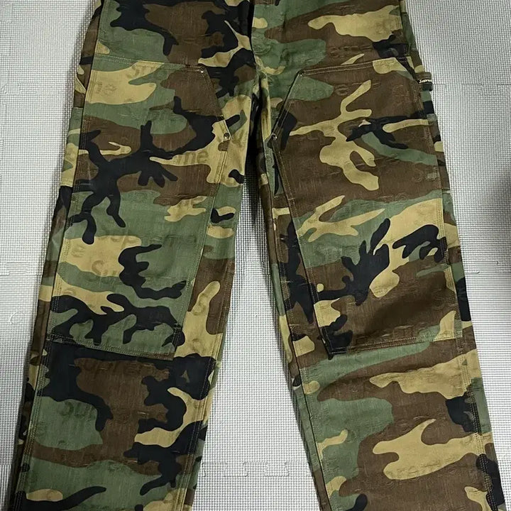 [BUNJANG] Supreme Jacquard Logo Double Knee Denim Painter Jeans Woodland Camo / 크림풀구성) 슈프림 자카드 로고 더블 니 데님 페인터 진 우드랜드 카모
