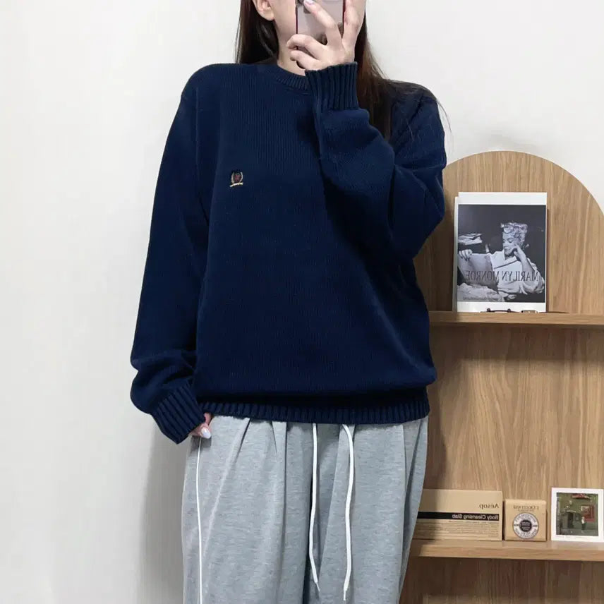 [BUNJANG] Tommy Hilfiger Navy Laurel Logo Round Knit Sweater - Size S / [정품] 타미 네이비 월계수로고 라운드 니트 [ S ]