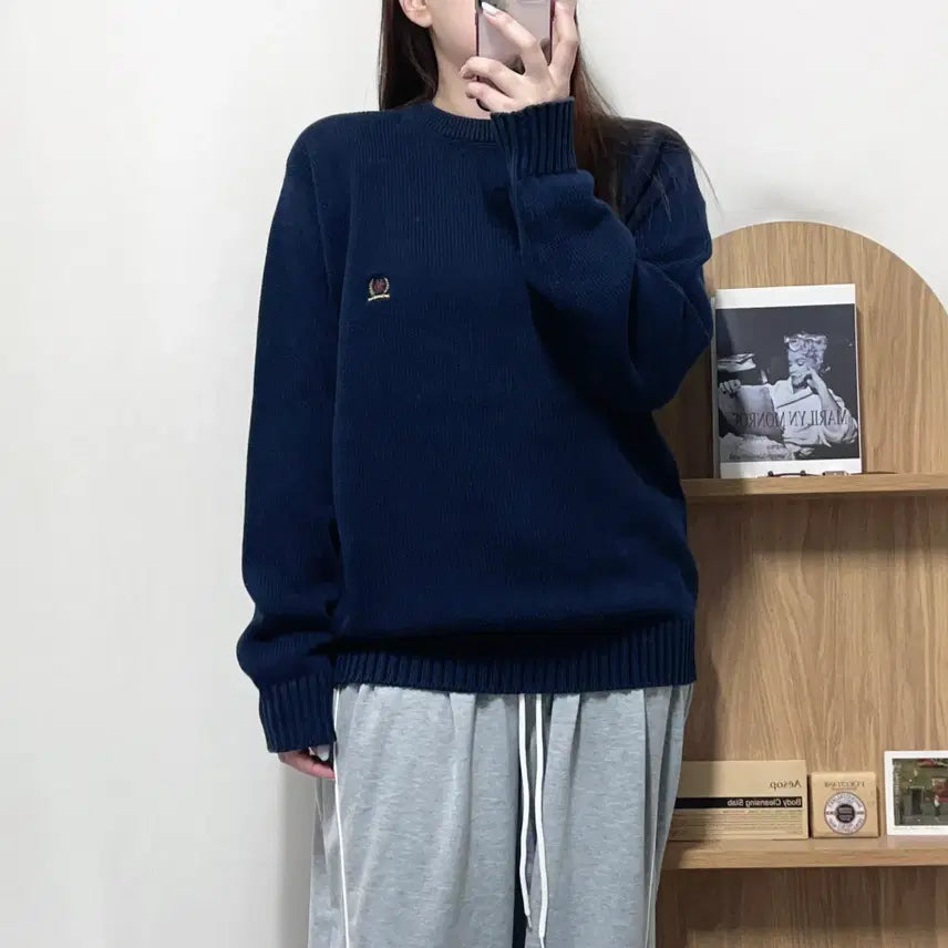 [BUNJANG] Tommy Hilfiger Navy Laurel Logo Round Knit Sweater - Size S / [정품] 타미 네이비 월계수로고 라운드 니트 [ S ]