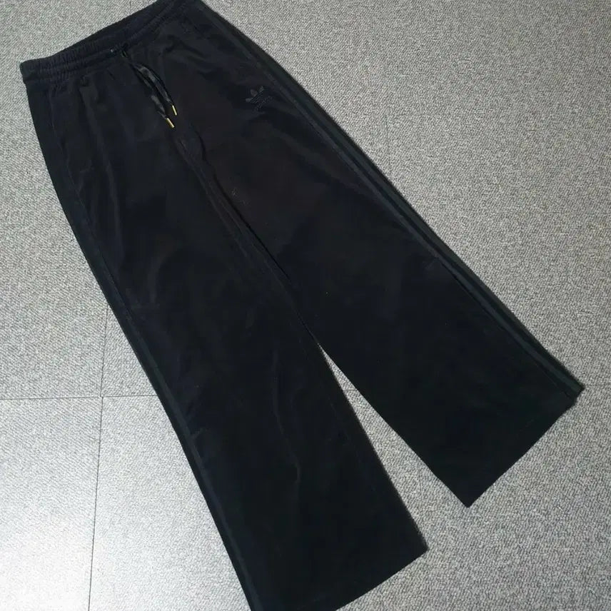 [BUNJANG] Adidas Velvet Track Pants / 아디다스 벨벳 트레이닝바지 판매합니다