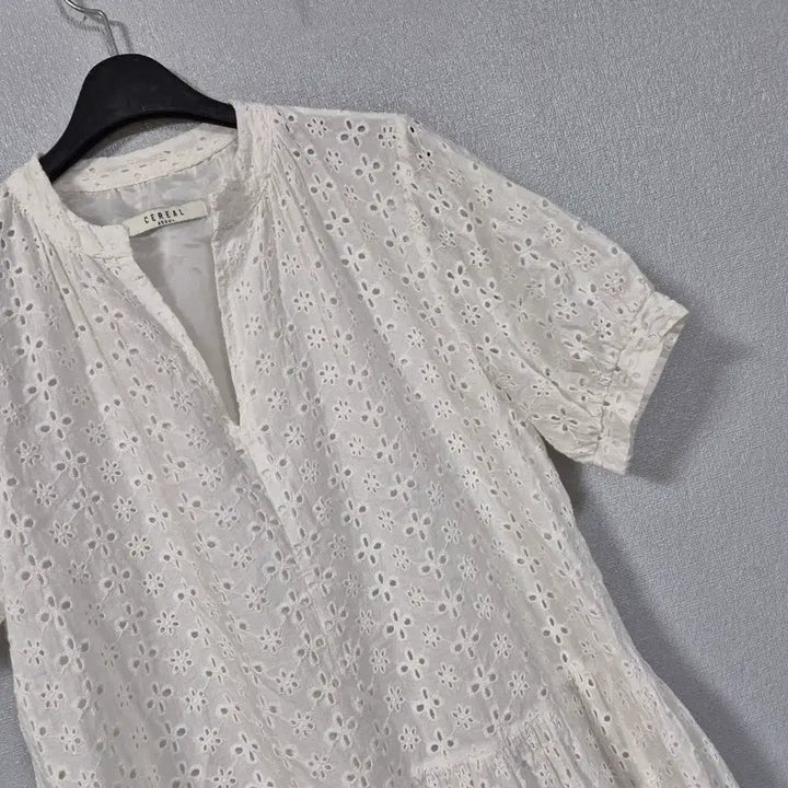 [BUNJANG] CEREAL Punching Lace Short Sleeve Mini Dress / CEREAL 펀칭 레이스 반팔 미니 원피스 55~66
