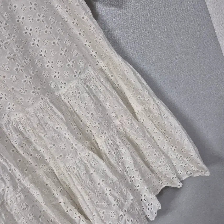 [BUNJANG] CEREAL Punching Lace Short Sleeve Mini Dress / CEREAL 펀칭 레이스 반팔 미니 원피스 55~66