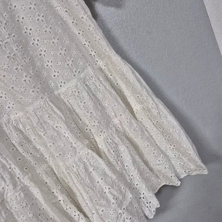 [BUNJANG] CEREAL Punching Lace Short Sleeve Mini Dress / CEREAL 펀칭 레이스 반팔 미니 원피스 55~66