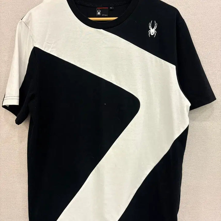 [BUNJANG] Spider Black/White Color Block Short Sleeve T-Shirt / 스파이더 블랙/화이트 배색 반팔 티셔츠