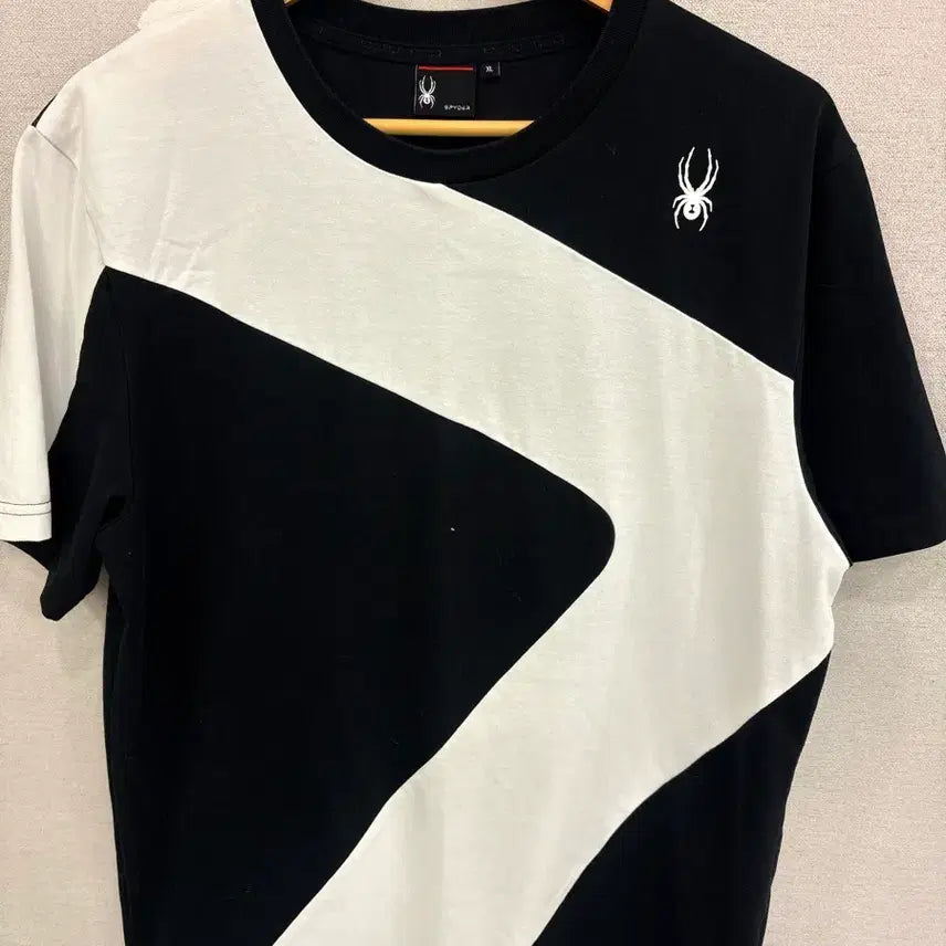 [BUNJANG] Spider Black/White Color Block Short Sleeve T-Shirt / 스파이더 블랙/화이트 배색 반팔 티셔츠