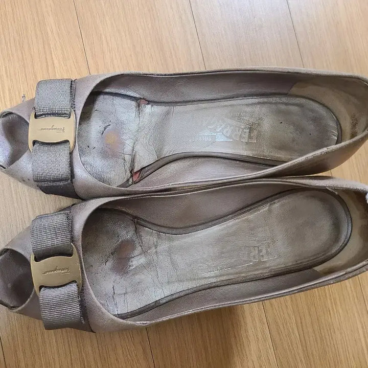 [SOLD OUT] 페라가모 여성 오픈토 펌프스