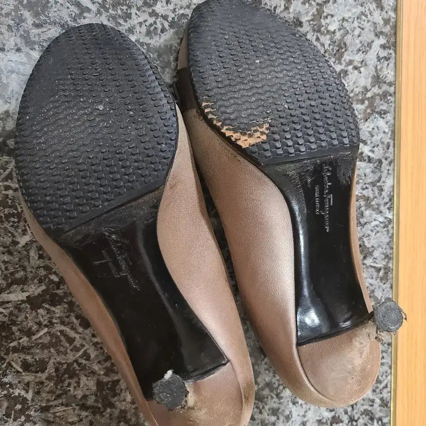 [SOLD OUT] 페라가모 여성 오픈토 펌프스