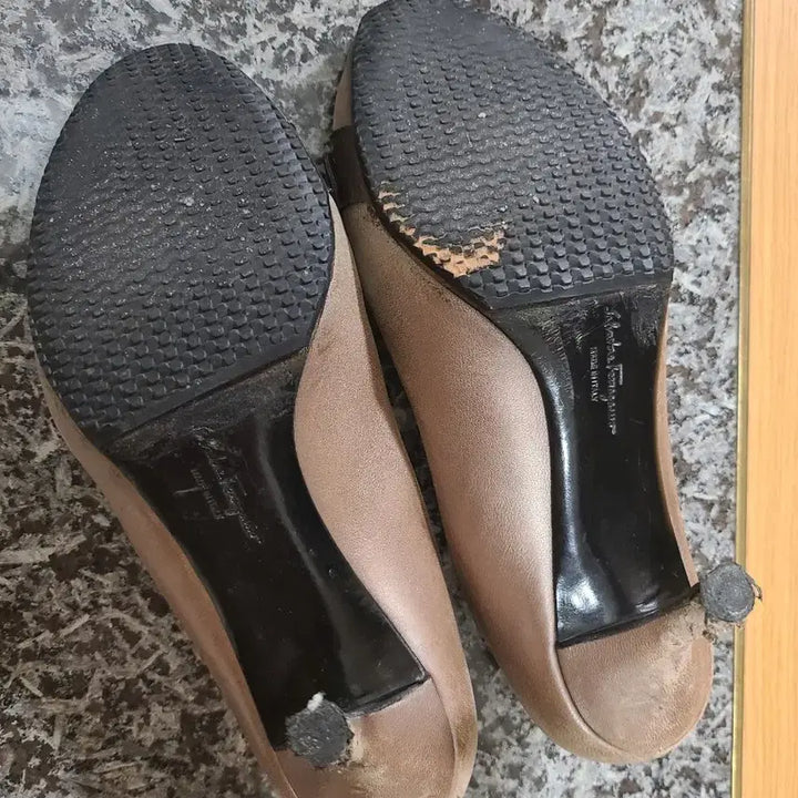 [SOLD OUT] 페라가모 여성 오픈토 펌프스