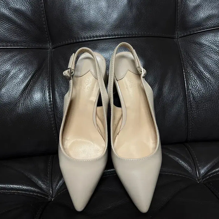 [SOLD OUT] JUDE 쥬드 베이지 슬링백 펌프스 (245)