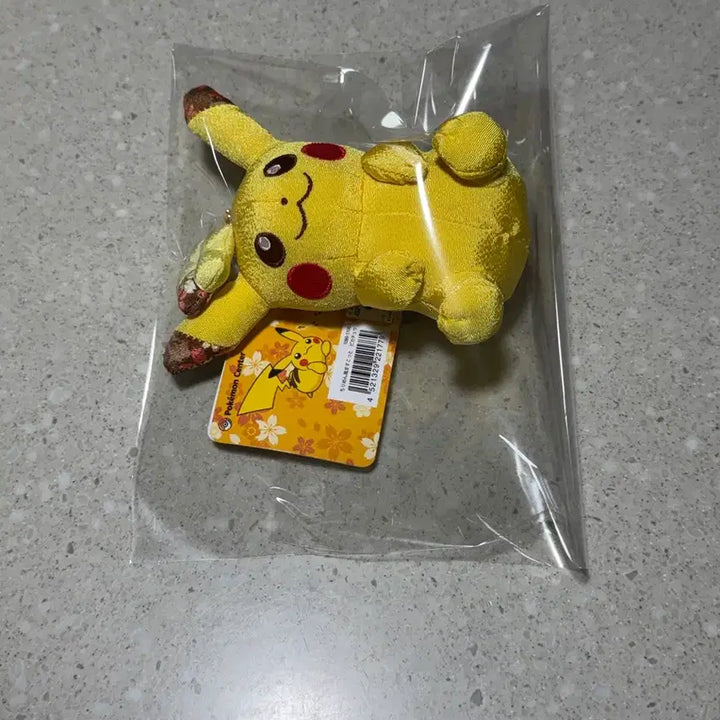 [SOLD OUT] 포켓몬센터 피카츄 치리멘풍 마스코트 키링 인형
