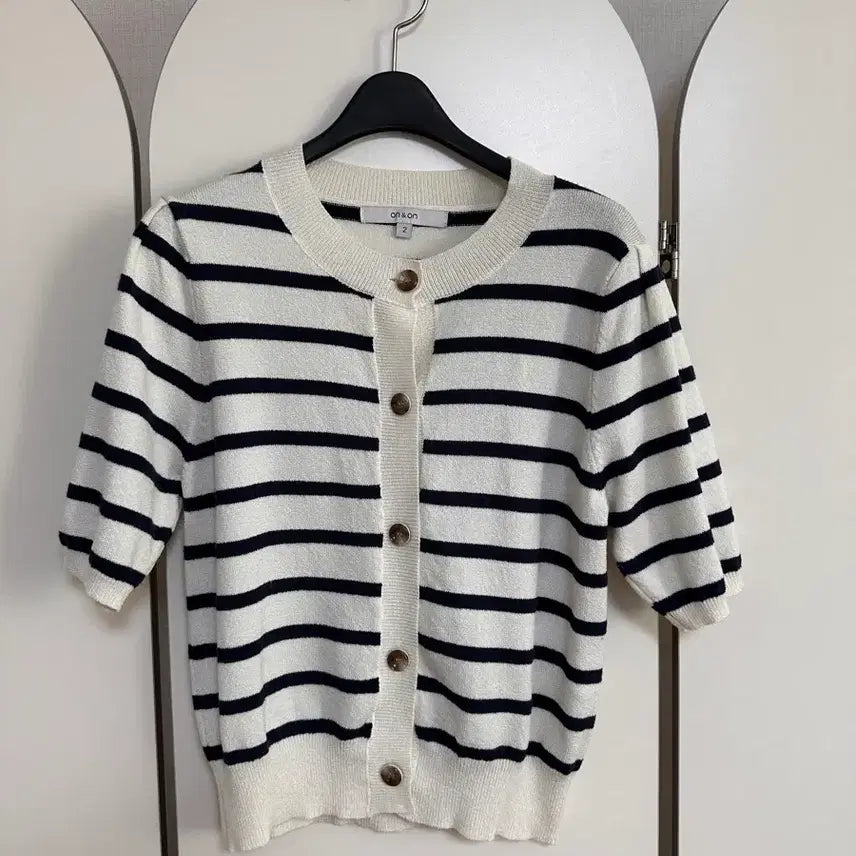 [SOLD OUT] 온앤온스트라이프 반팔 가디건 55 상태넘좋아요
