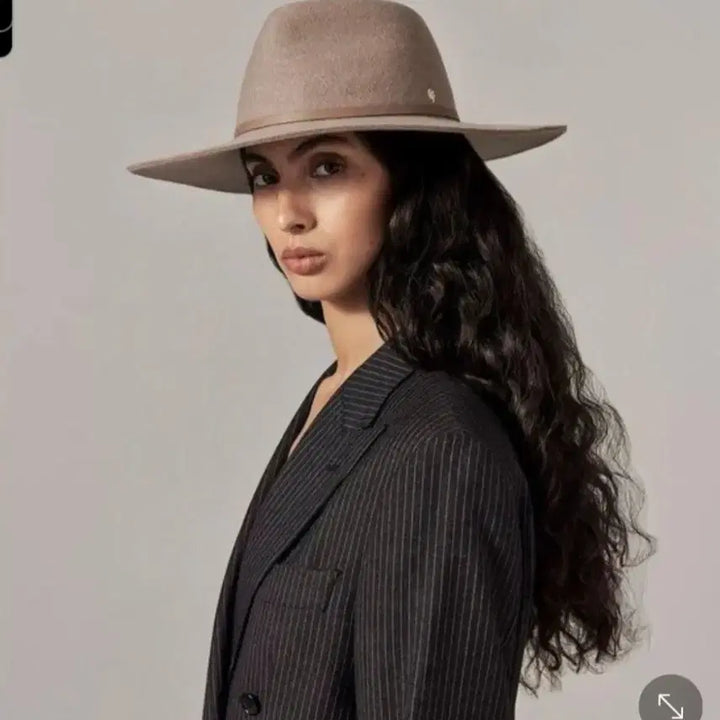 [BUNJANG] Helen Kaminski Genuine Fedora Hat Medium Deep Burgundy / 헬렌카민스키 정품 페도라 모자(M)