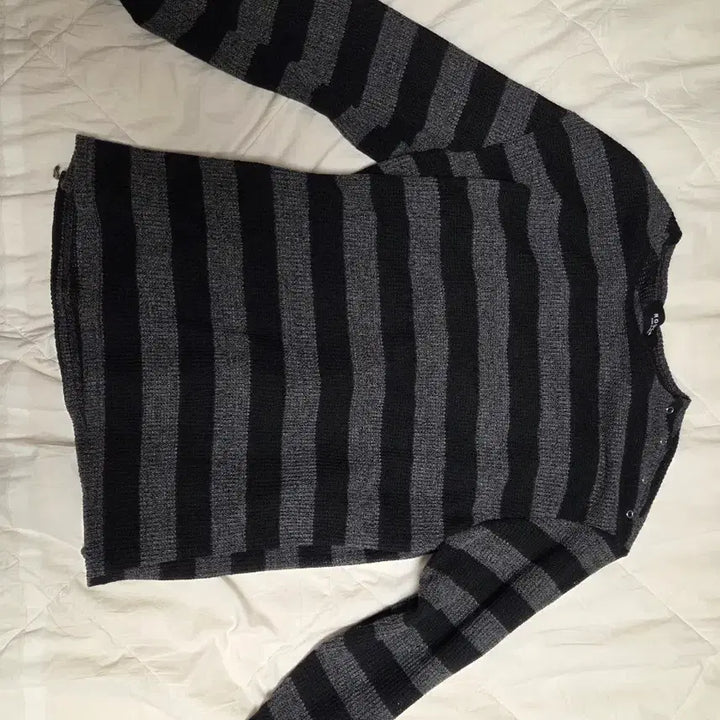 [BUNJANG] Stripe Knit Top (Off-the-Shoulder) / 예쁜 스트라이프 여름재질 니트옷(오프숄더 가능)