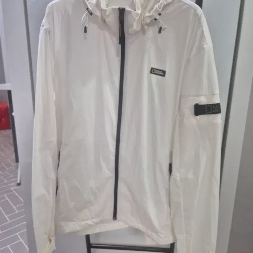 [BUNJANG] National Geographic White Windbreaker Jumper XL / 내셔널지오그래픽  바람막이 점퍼