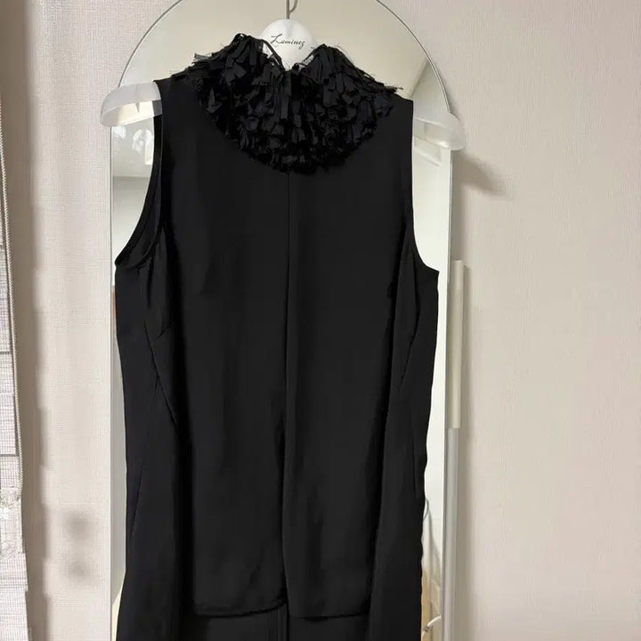 [BUNJANG] Recto Neck Point Blouse / 렉토 넥 포인트 블라우스