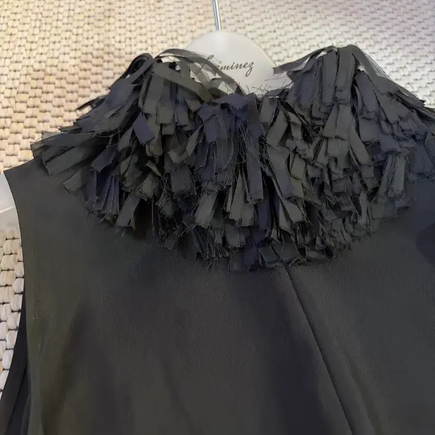 [BUNJANG] Recto Neck Point Blouse / 렉토 넥 포인트 블라우스