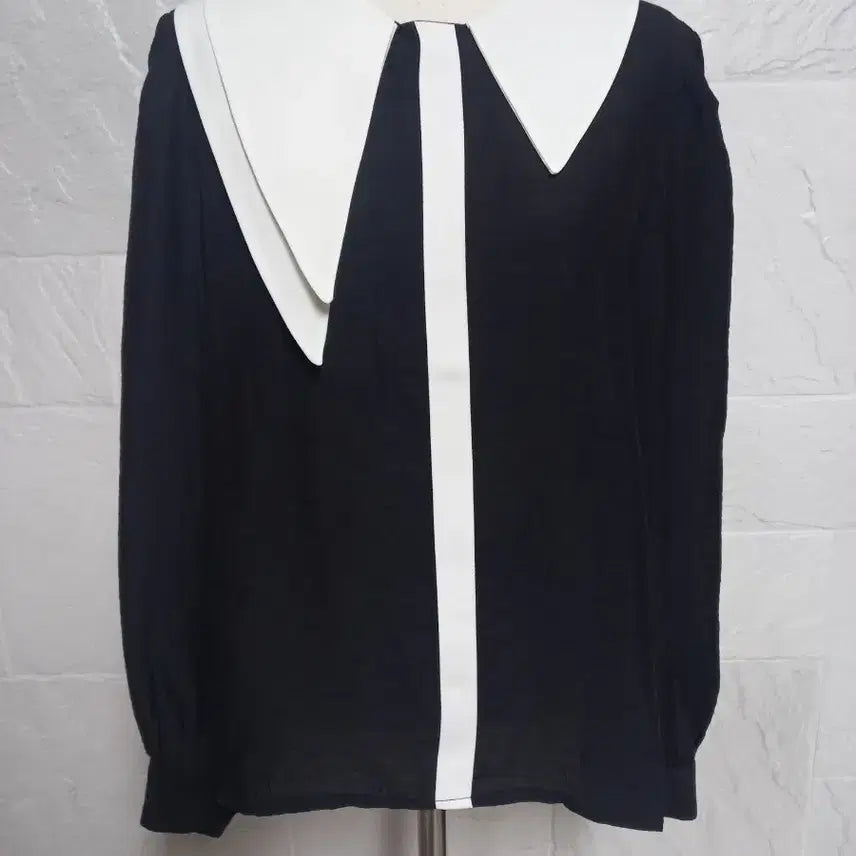 [BUNJANG] Two-Way Collar Color-Blocked Blouse / 투웨이카라 배색 블라우스(새옷)