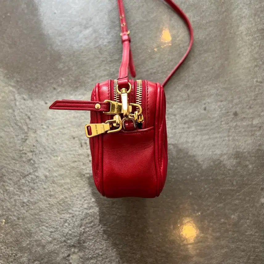 [BUNJANG] Miu Miu Matelassé Double Zipper Crossbody Bag / 미우미우 마테라쎄 더블 지퍼 크로스백(정품)