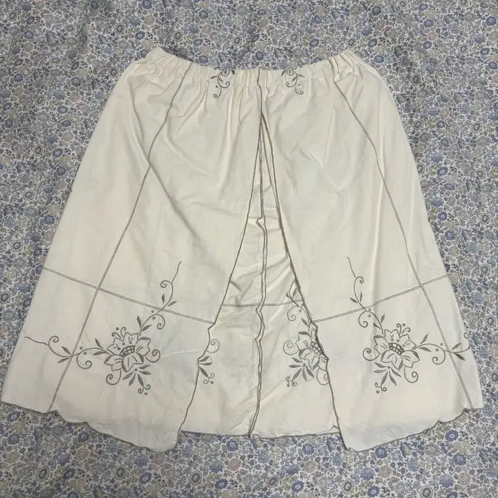 [BUNJANG] Vintage Embroidered Skirt / 빈티지 자수 스커트