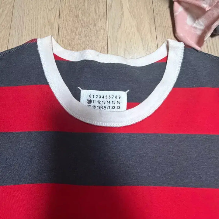 [BUNJANG] Maison Margiela Red/Black Stripe Short Sleeve T-Shirt / 마르지엘라 빨강/검정 스트라이프 반팔 티셔