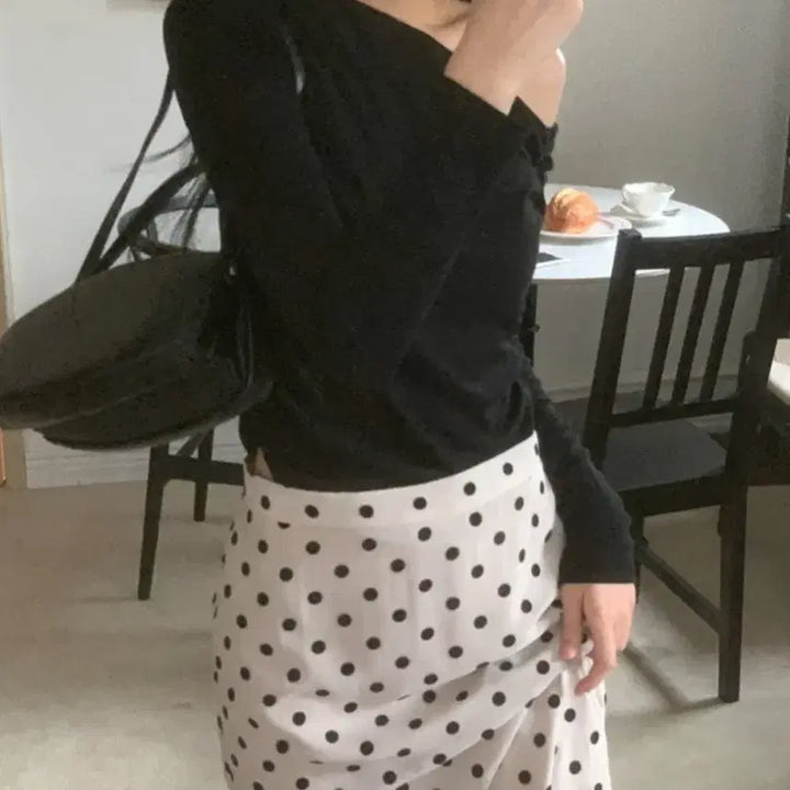 [BUNJANG] Jazz Shirring Off-Shoulder Top / 재즈 셔링 오프숄더티