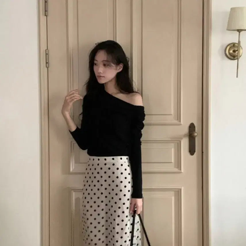 [BUNJANG] Jazz Shirring Off-Shoulder Top / 재즈 셔링 오프숄더티