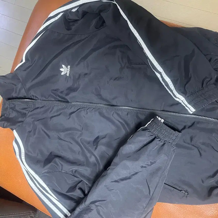 [SOLD OUT] 아디다스 파이어버드 바람막이 l
