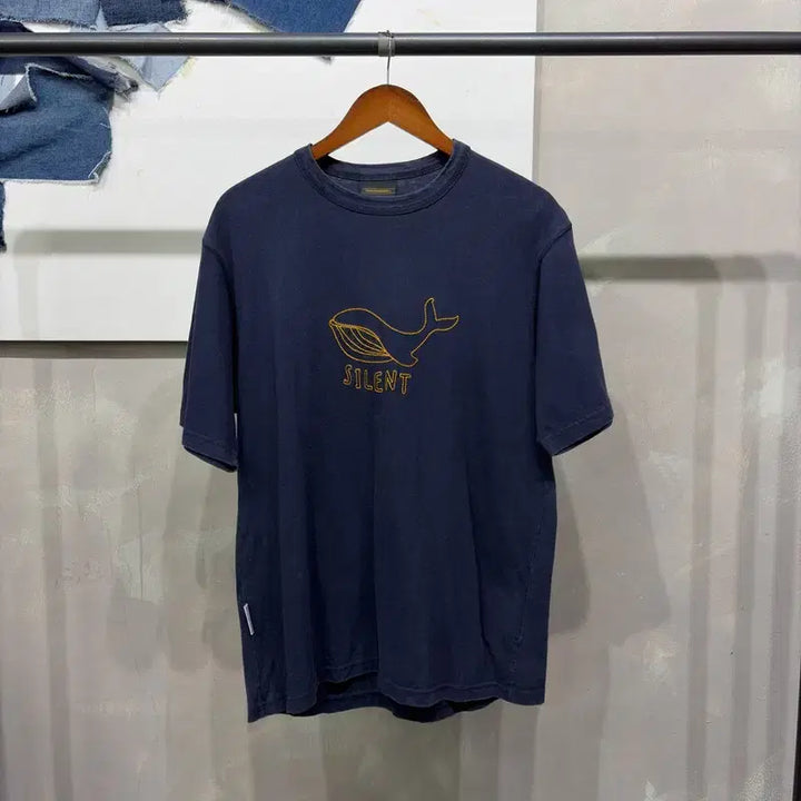 [BUNJANG] Uniform Bridge Whale Embroidery Short Sleeve T-Shirt Size 105 / (105) 유니폼브릿지 캐주얼 고래 자수 반팔 티