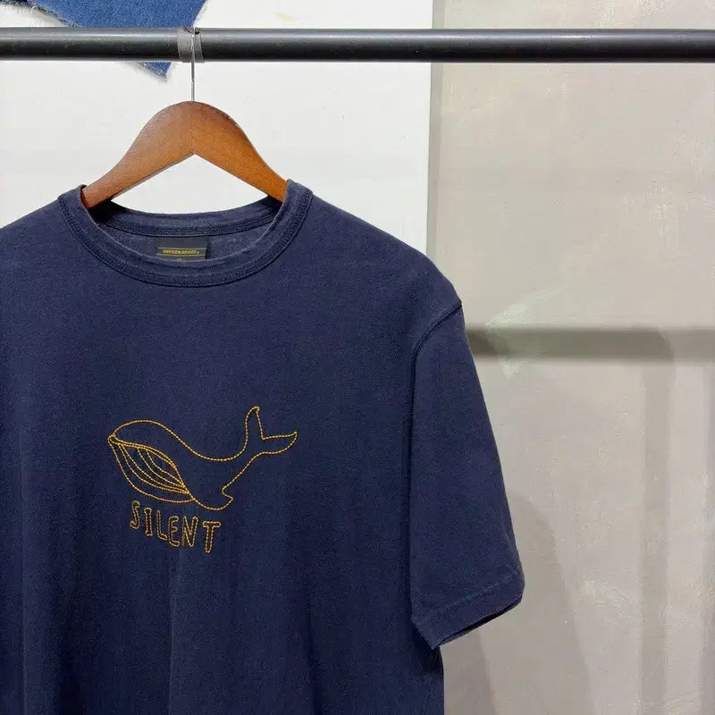 [BUNJANG] Uniform Bridge Whale Embroidery Short Sleeve T-Shirt Size 105 / (105) 유니폼브릿지 캐주얼 고래 자수 반팔 티