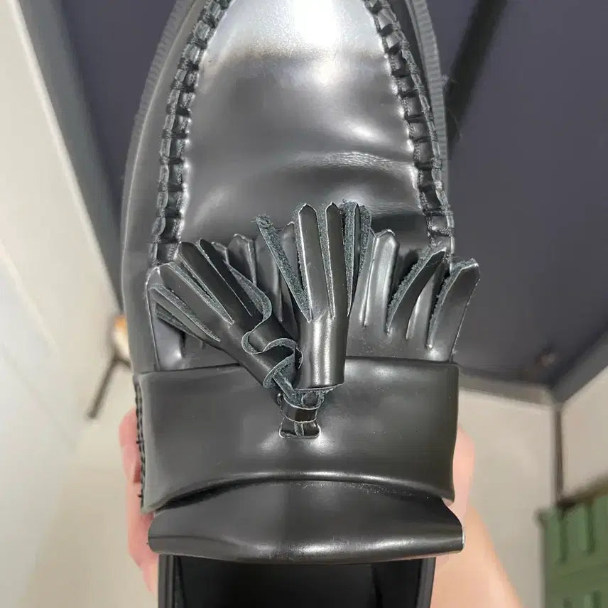 [BUNJANG] Dr. Martens Adrian Arcadia Rub Off Leather Tassel Loafers / 닥터마틴 아드리안 실버